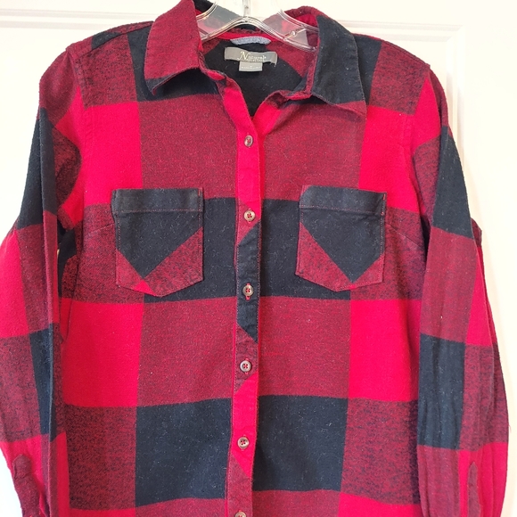 Red Buffalo print button up. - Picture 2 of 3